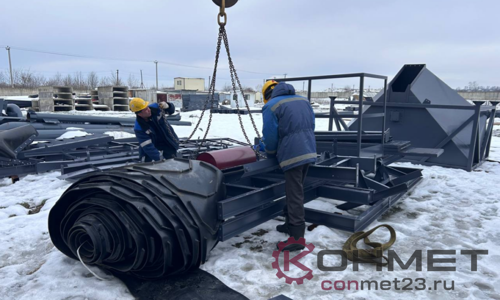 ленточный конвейер и бункер